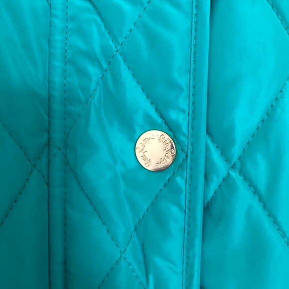 Green Getaway Quilted Vest - Picture 8 of 9